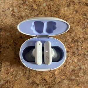Logitech GFITS Gaming
Wireless Earbuds- White